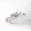 Lacci color carota di Sweetlaces su un paio di Nike Air Force 1 Low