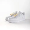 lacets de couleurs dégradés Ice Cream beige de la marque Sweetlaces sur une paire de Nike Air Force 1 Low