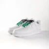 lacets de couleurs dégradés Jaguar vert de la marque Sweetlaces sur une paire de Nike Air Force 1 Low