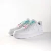 Lacci verdi sfumati Mint Lover di Sweetlaces su un paio di Nike Air Force 1 Low