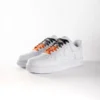 Lacci sfumati arancione zucca di Sweetlaces su un paio di Nike Air Force 1 Low