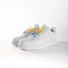 Lacci sfumati blu mare di Sweetlaces su un paio di Nike Air Force 1 Low