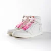 lacets de couleurs dégradés Barbapapa rose de la marque Sweetlaces sur une paire de Nike Air Jordan 1 High