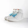 lacets de couleurs dégradés Icy bleu de la marque Sweetlaces sur une paire de Nike Air Jordan 1 High