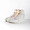 lacets de couleurs dégradés Lovers rose de la marque Sweetlaces sur une paire de Nike Air Jordan 1 High