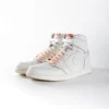 lacets de couleurs dégradés Peach rose de la marque Sweetlaces sur une paire de Nike Air Jordan 1 High
