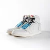 Lacci sfumati blu tuono di Sweetlaces su un paio di Nike Air Jordan 1 High